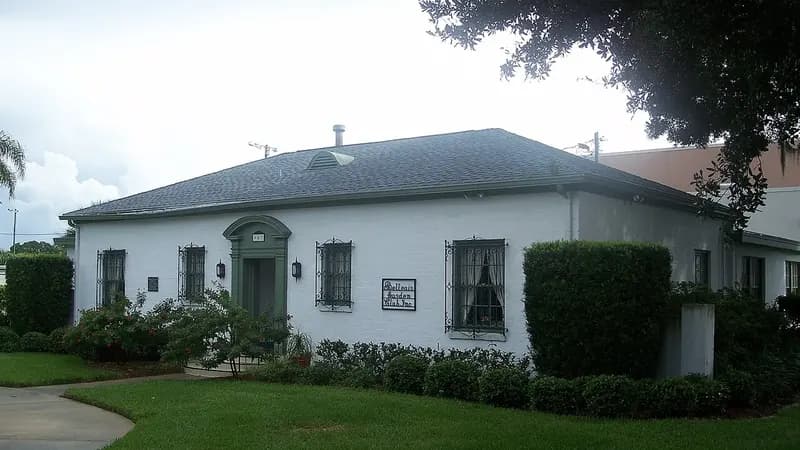 Belleair, Florida — neighborhood and community scene